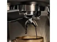 Cafeteira Electrolux Expert Preta com Moedor Integrado 220W - 6